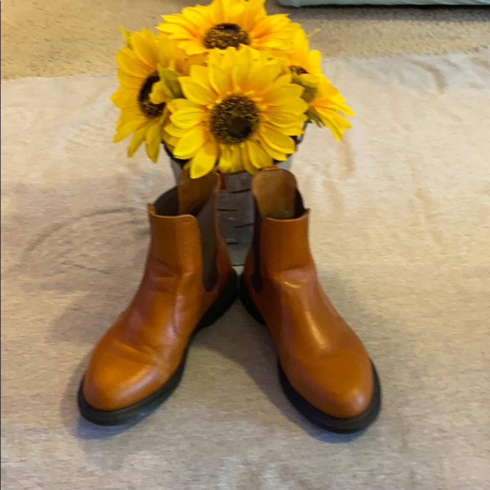 Doc Martin Flora Men’s size 8 large. Brown